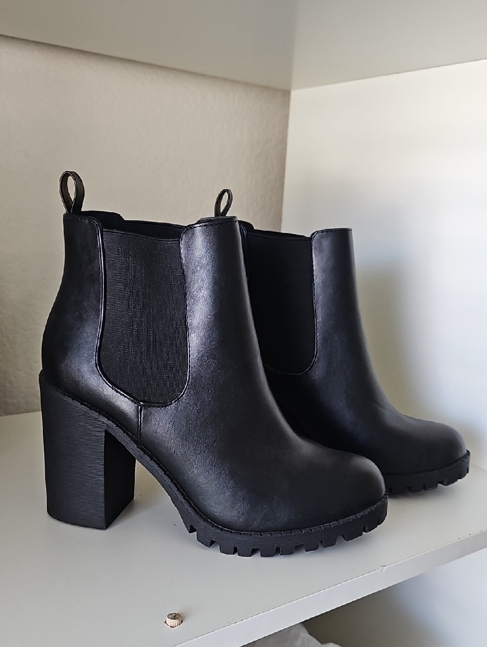 Women's Black Chelsea Block Heel Ankle Boots Size 8
